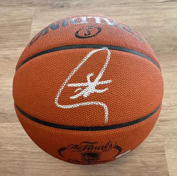 华体会斯蒂芬·库里金州勇士三分王历史纪录亲笔签名限量版篮球